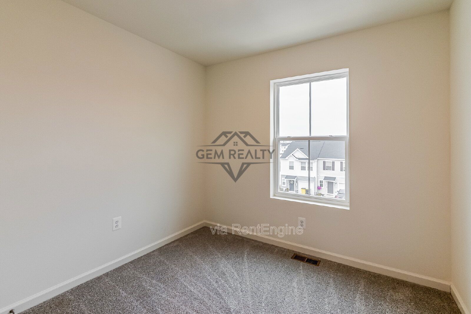 **MOVE-IN SPECIAL** $250 off the first months rent

Beautiful townhouse at Aspire at Wilderness Shores property image