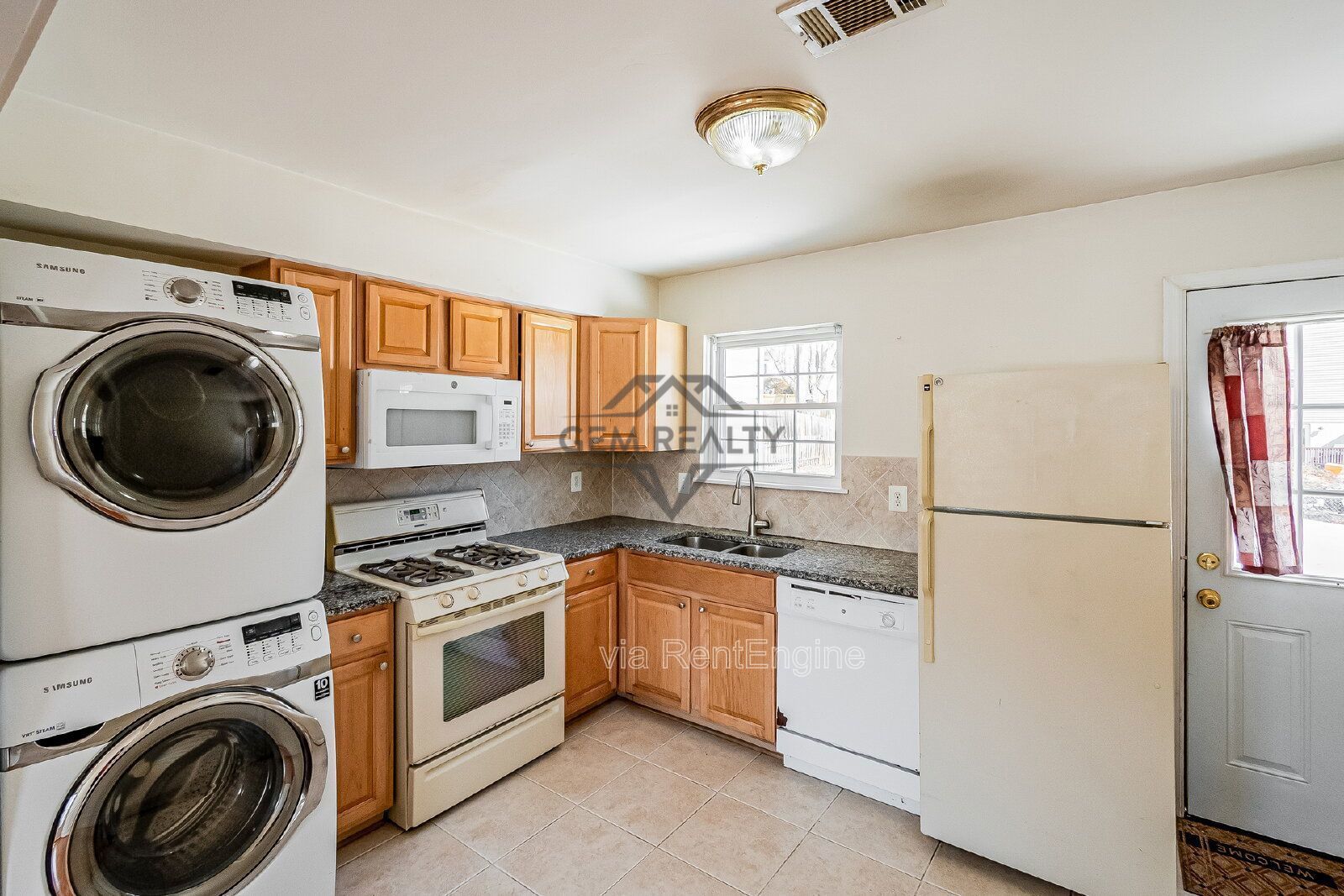 Single family home in great location! property image