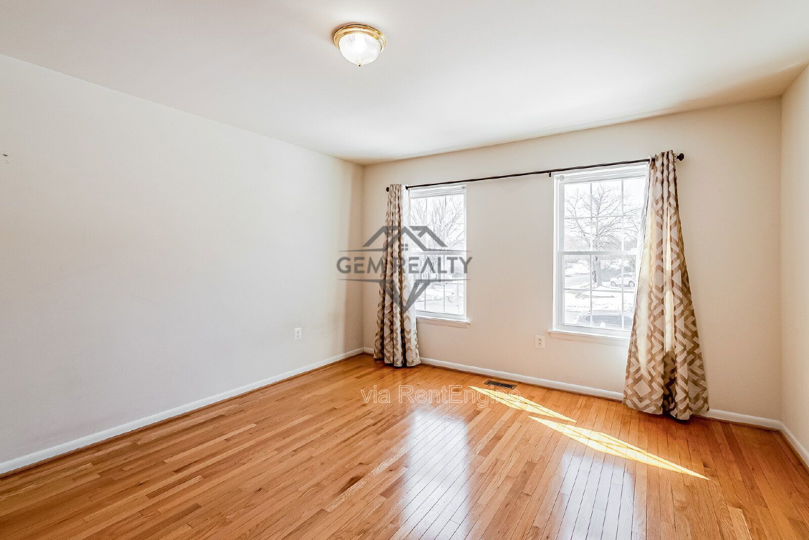 Single family home in great location! property image