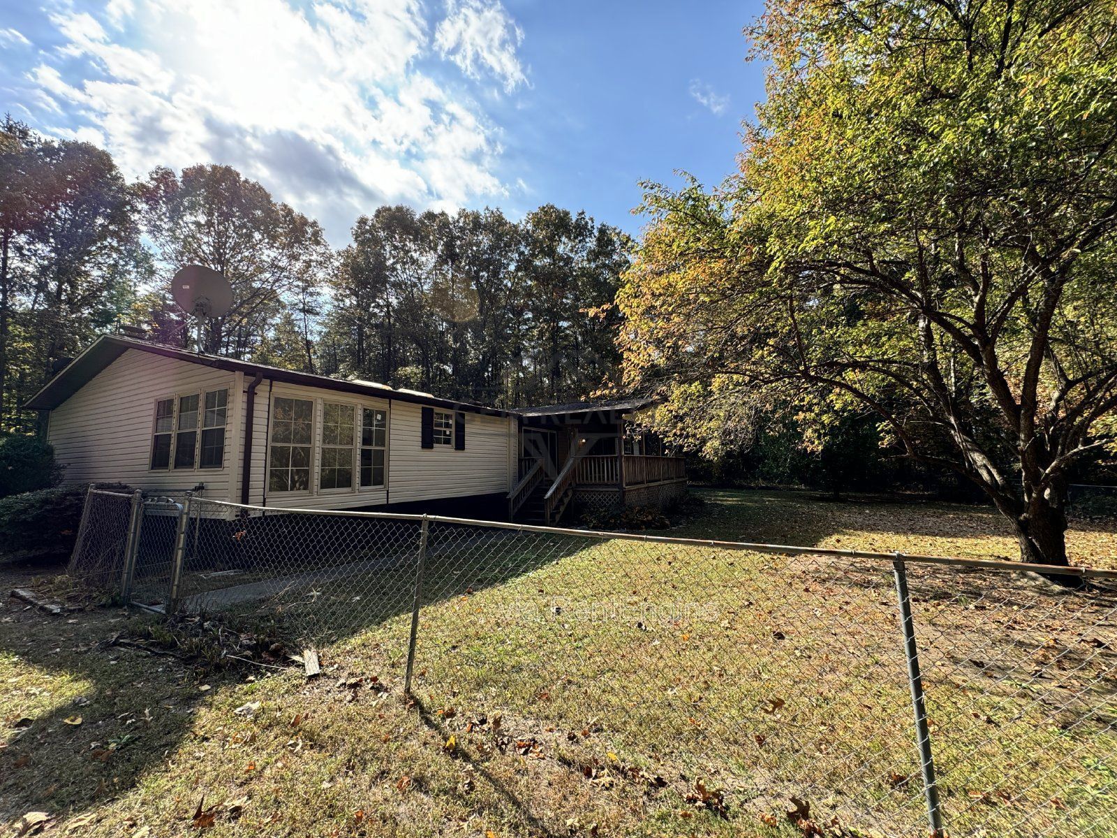 3-Bedroom Home with Spacious Layout – 340 Faucetts Road, Tappahannock
*KITCHEN COUNTERTOP WILL BE REPLACED IN MARCH '26 w/GRANITE. PROPERTY CAN BE LEASED BEFORE THIS DATE IF APPLICANT CHOOSES* property image