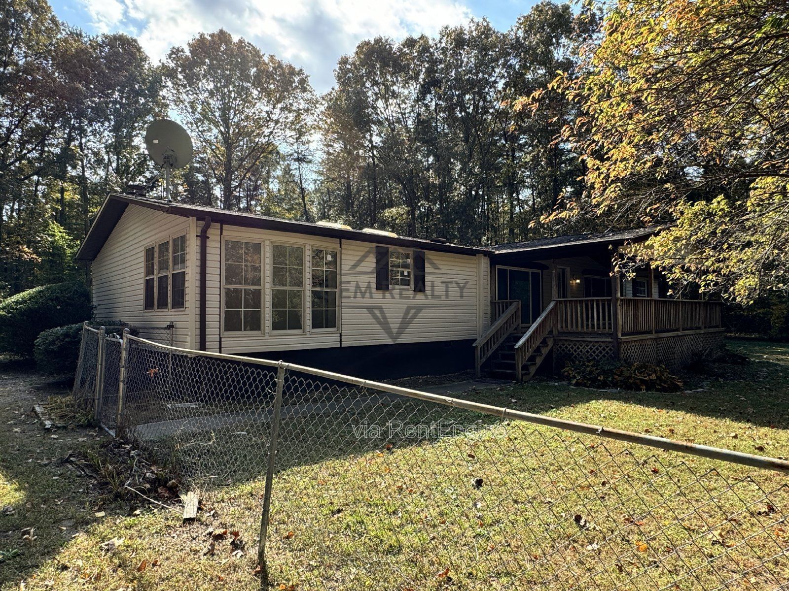3-Bedroom Home with Spacious Layout – 340 Faucetts Road, Tappahannock
*KITCHEN COUNTERTOP WILL BE REPLACED IN MARCH '26 w/GRANITE. PROPERTY CAN BE LEASED BEFORE THIS DATE IF APPLICANT CHOOSES* property image