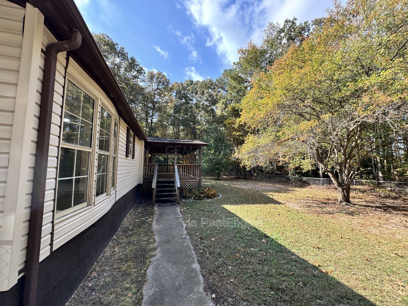 3-Bedroom Home with Spacious Layout – 340 Faucetts Road, Tappahannock
*KITCHEN COUNTERTOP WILL BE REPLACED IN MARCH '26 w/GRANITE. PROPERTY CAN BE LEASED BEFORE THIS DATE IF APPLICANT CHOOSES* property image