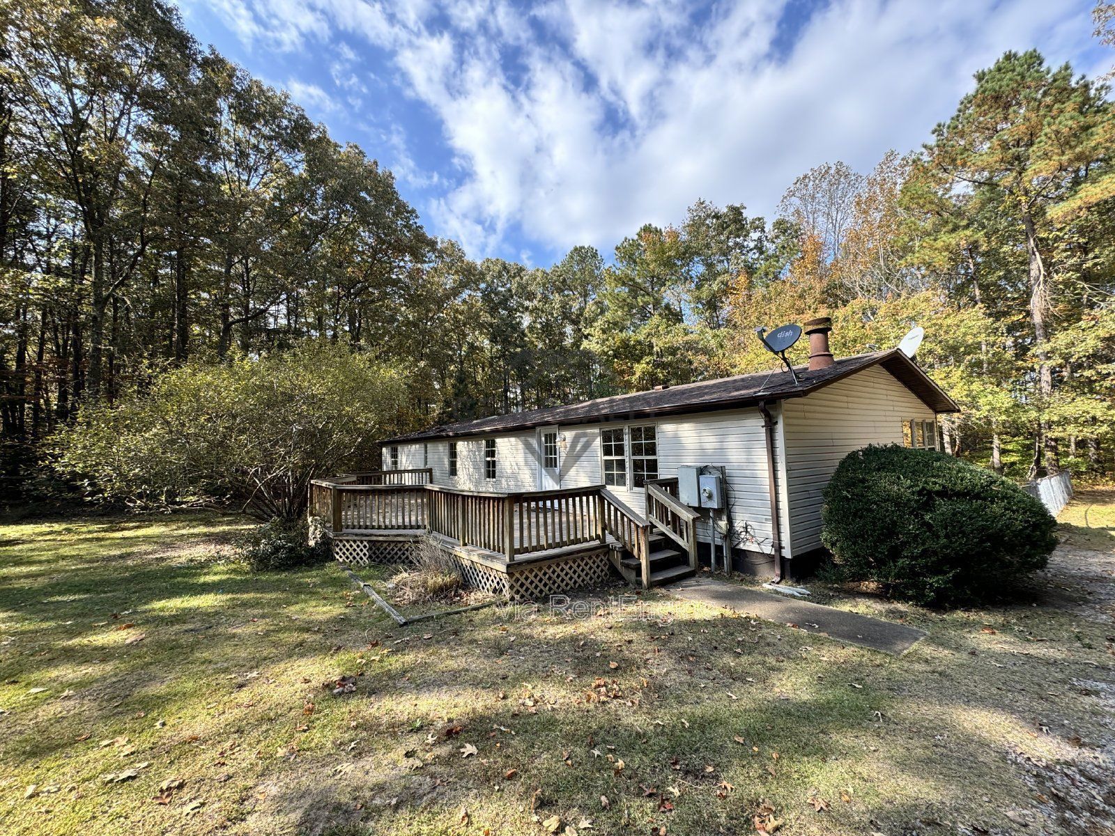 3-Bedroom Home with Spacious Layout – 340 Faucetts Road, Tappahannock
*KITCHEN COUNTERTOP WILL BE REPLACED IN MARCH '26 w/GRANITE. PROPERTY CAN BE LEASED BEFORE THIS DATE IF APPLICANT CHOOSES* property image