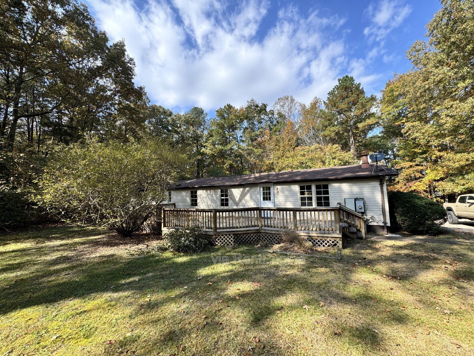 3-Bedroom Home with Spacious Layout – 340 Faucetts Road, Tappahannock
*KITCHEN COUNTERTOP WILL BE REPLACED IN MARCH '26 w/GRANITE. PROPERTY CAN BE LEASED BEFORE THIS DATE IF APPLICANT CHOOSES* property image