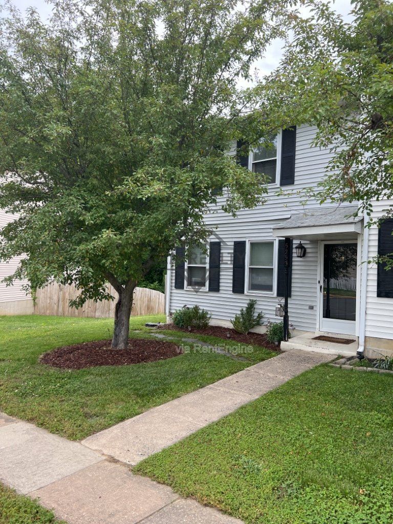 Spacious 3 Bedroom End Unit Townhome in Breezewood Forest in Fredericksburg property image