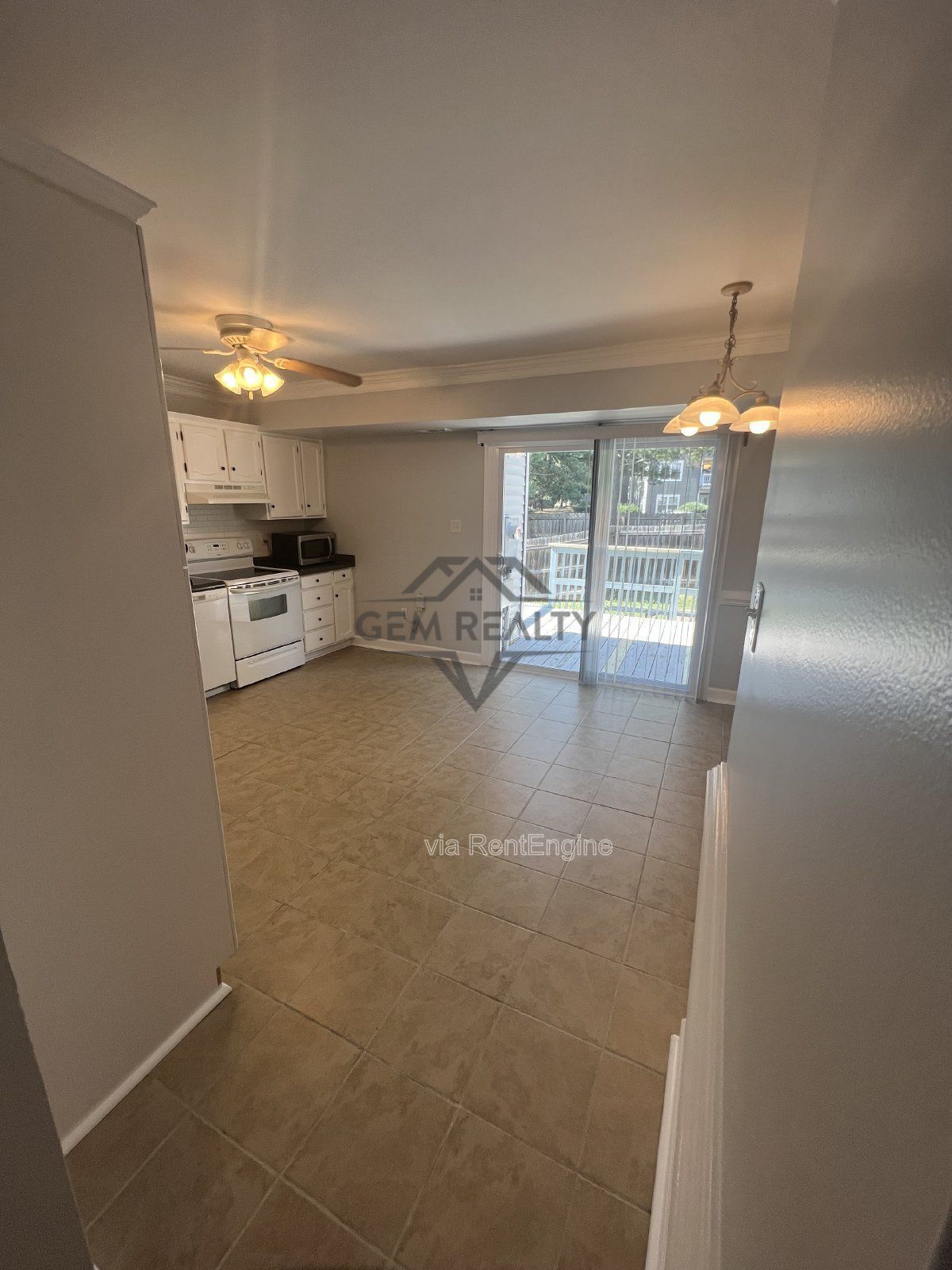 Spacious 3 Bedroom End Unit Townhome in Breezewood Forest in Fredericksburg property image