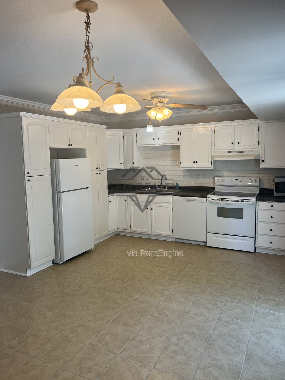 Spacious 3 Bedroom End Unit Townhome in Breezewood Forest in Fredericksburg property image