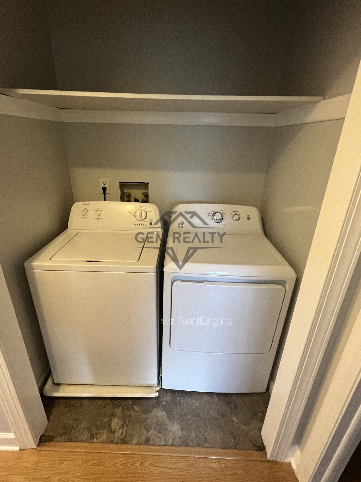 Spacious 3 Bedroom End Unit Townhome in Breezewood Forest in Fredericksburg property image