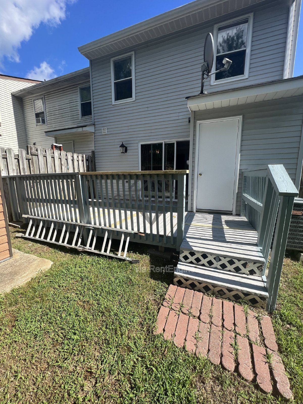 Spacious 3 Bedroom End Unit Townhome in Breezewood Forest in Fredericksburg property image