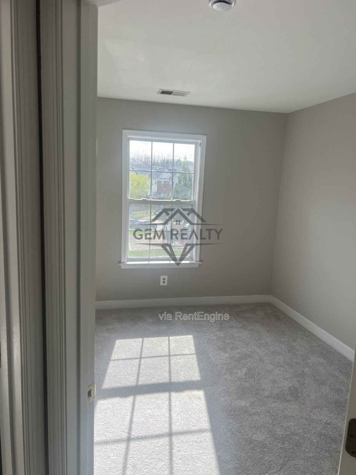 Expansive 4-Bedroom Townhouse on Broker Lane – 2342 Sq Ft of Comfort in Woodbridge! property image