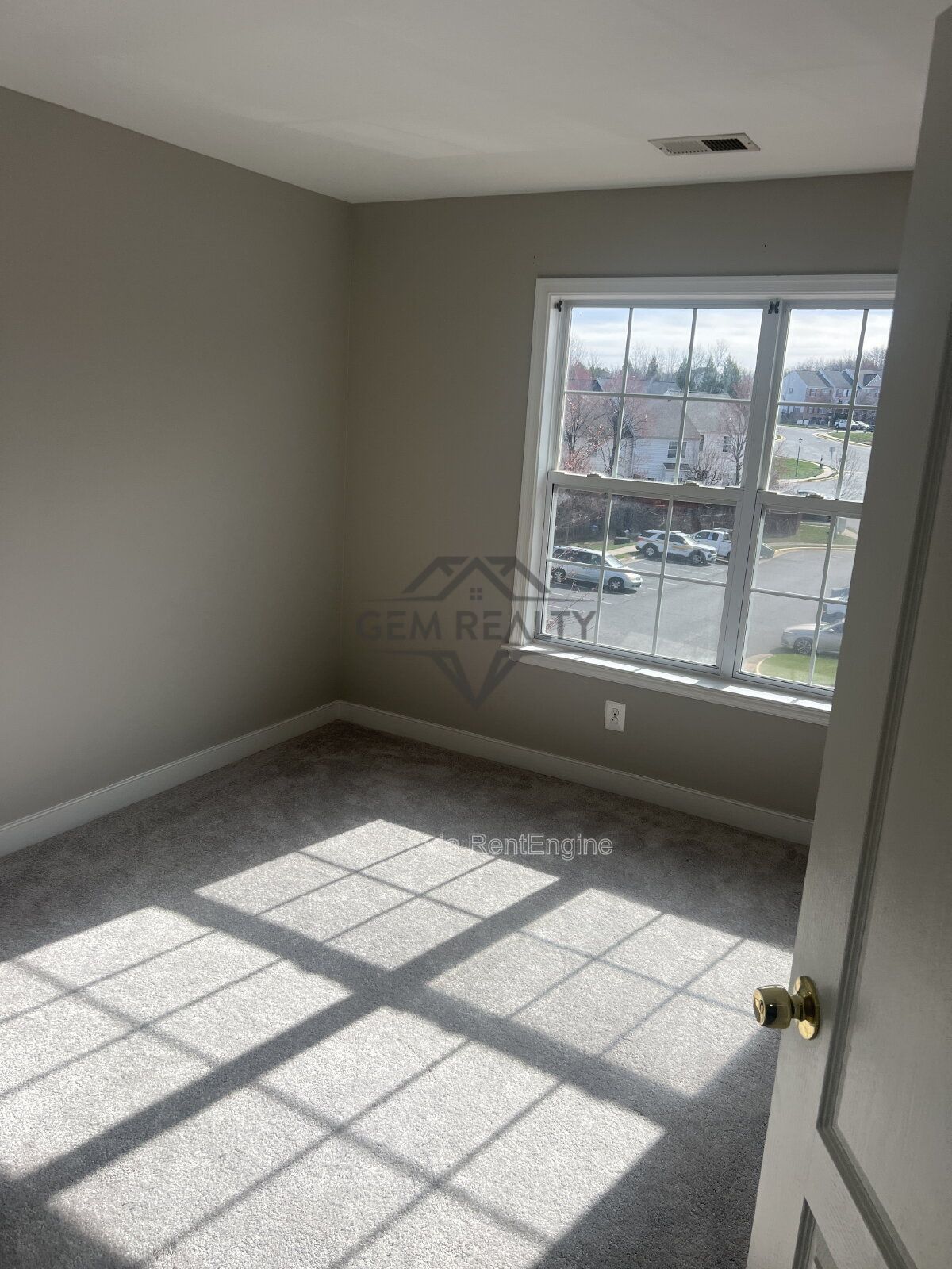 Expansive 4-Bedroom Townhouse on Broker Lane – 2342 Sq Ft of Comfort in Woodbridge! property image