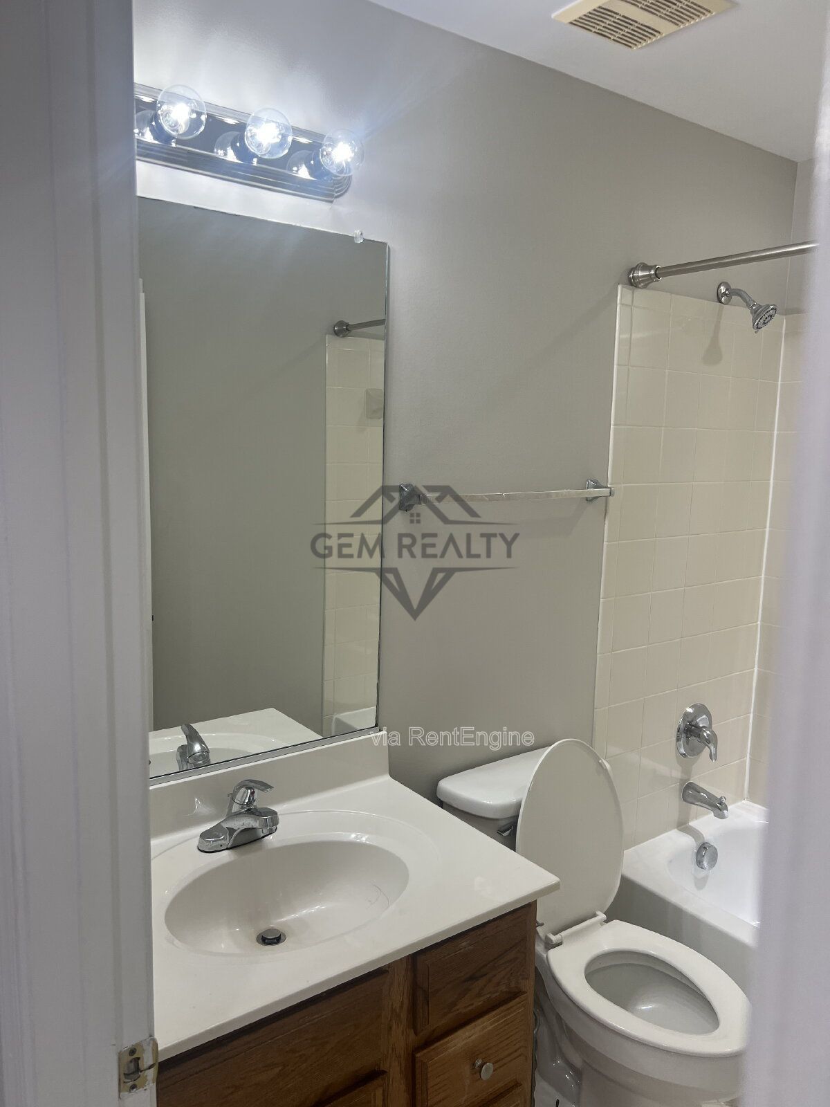 Expansive 4-Bedroom Townhouse on Broker Lane – 2342 Sq Ft of Comfort in Woodbridge! property image