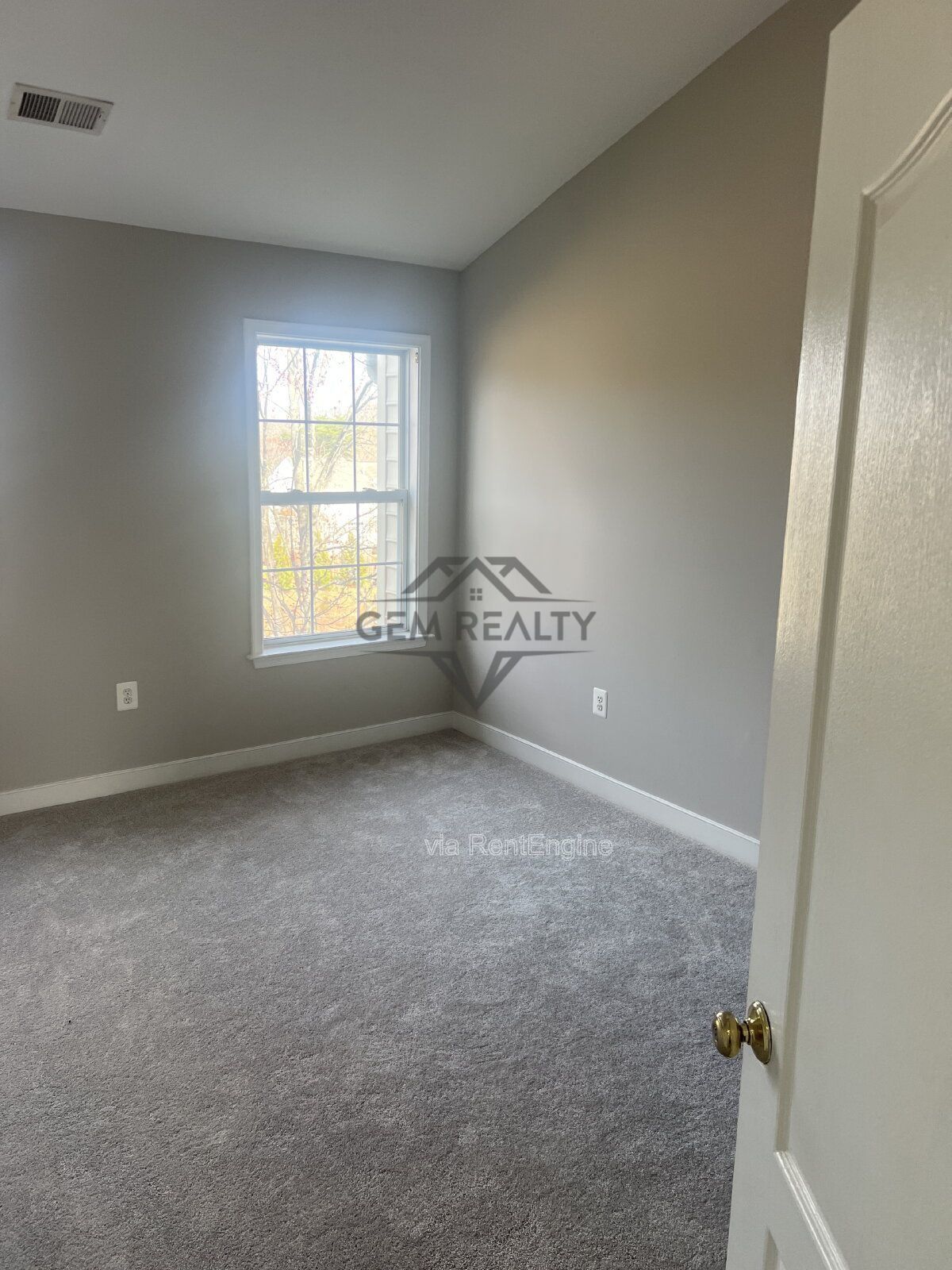 Expansive 4-Bedroom Townhouse on Broker Lane – 2342 Sq Ft of Comfort in Woodbridge! property image