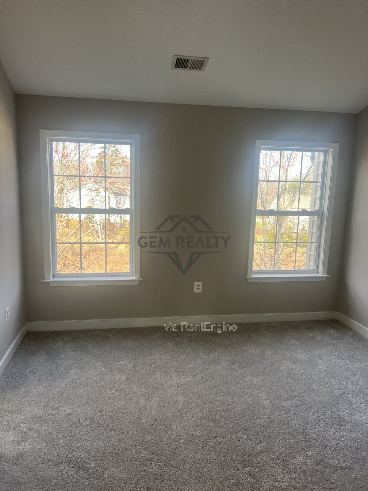 Expansive 4-Bedroom Townhouse on Broker Lane – 2342 Sq Ft of Comfort in Woodbridge! property image