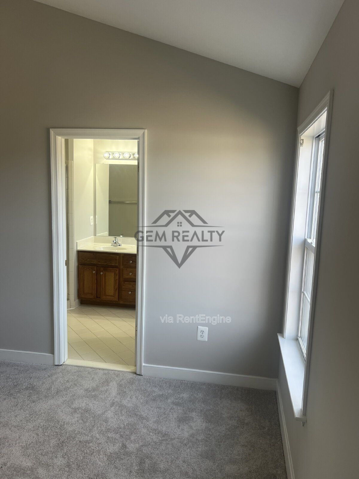 Expansive 4-Bedroom Townhouse on Broker Lane – 2342 Sq Ft of Comfort in Woodbridge! property image