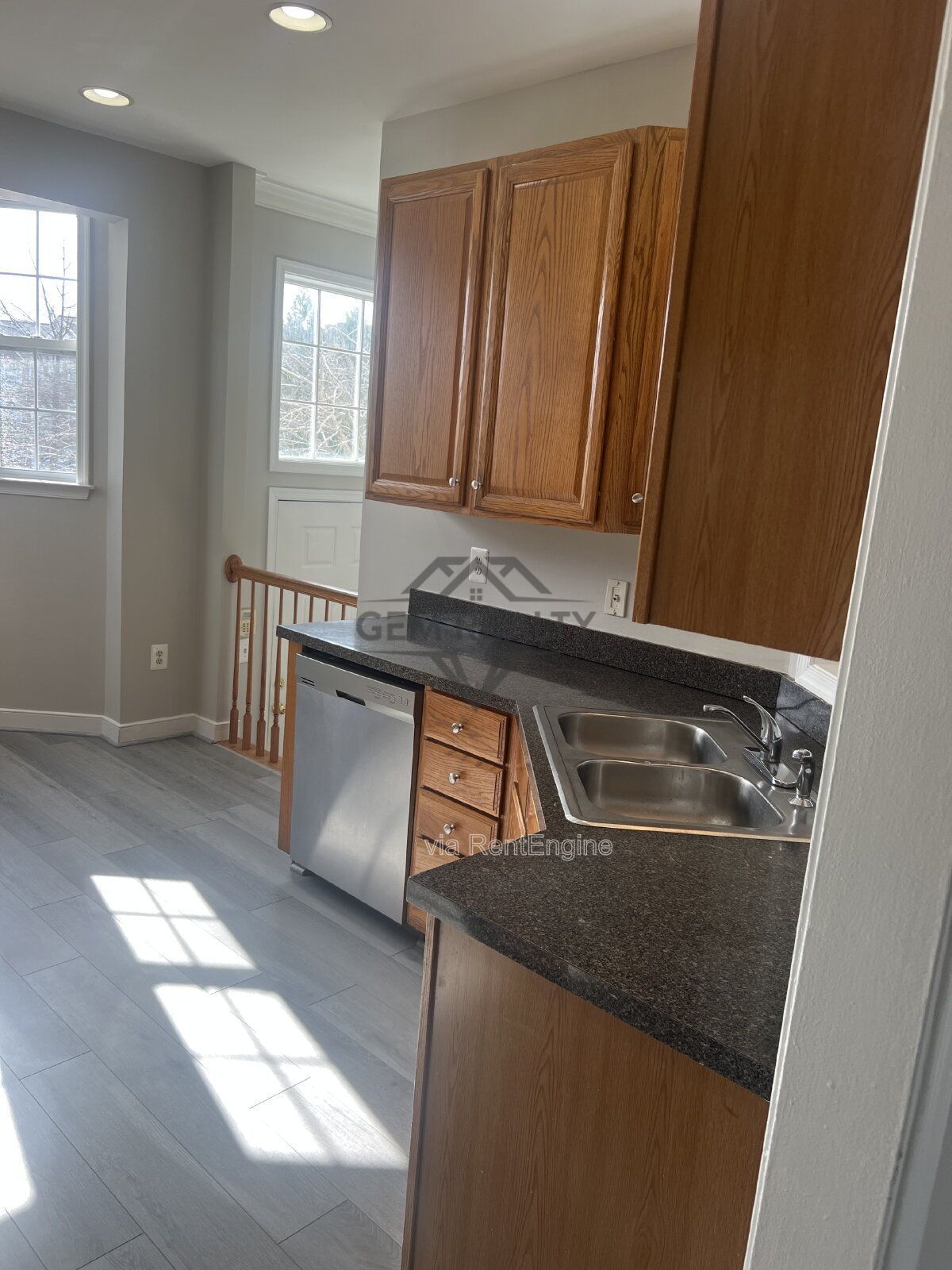 Expansive 4-Bedroom Townhouse on Broker Lane – 2342 Sq Ft of Comfort in Woodbridge! property image