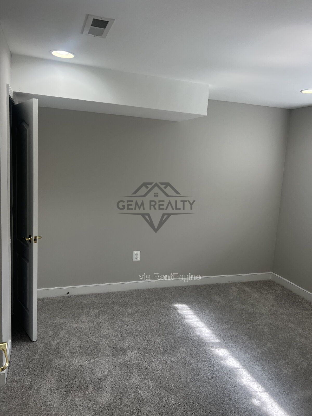 Expansive 4-Bedroom Townhouse on Broker Lane – 2342 Sq Ft of Comfort in Woodbridge! property image