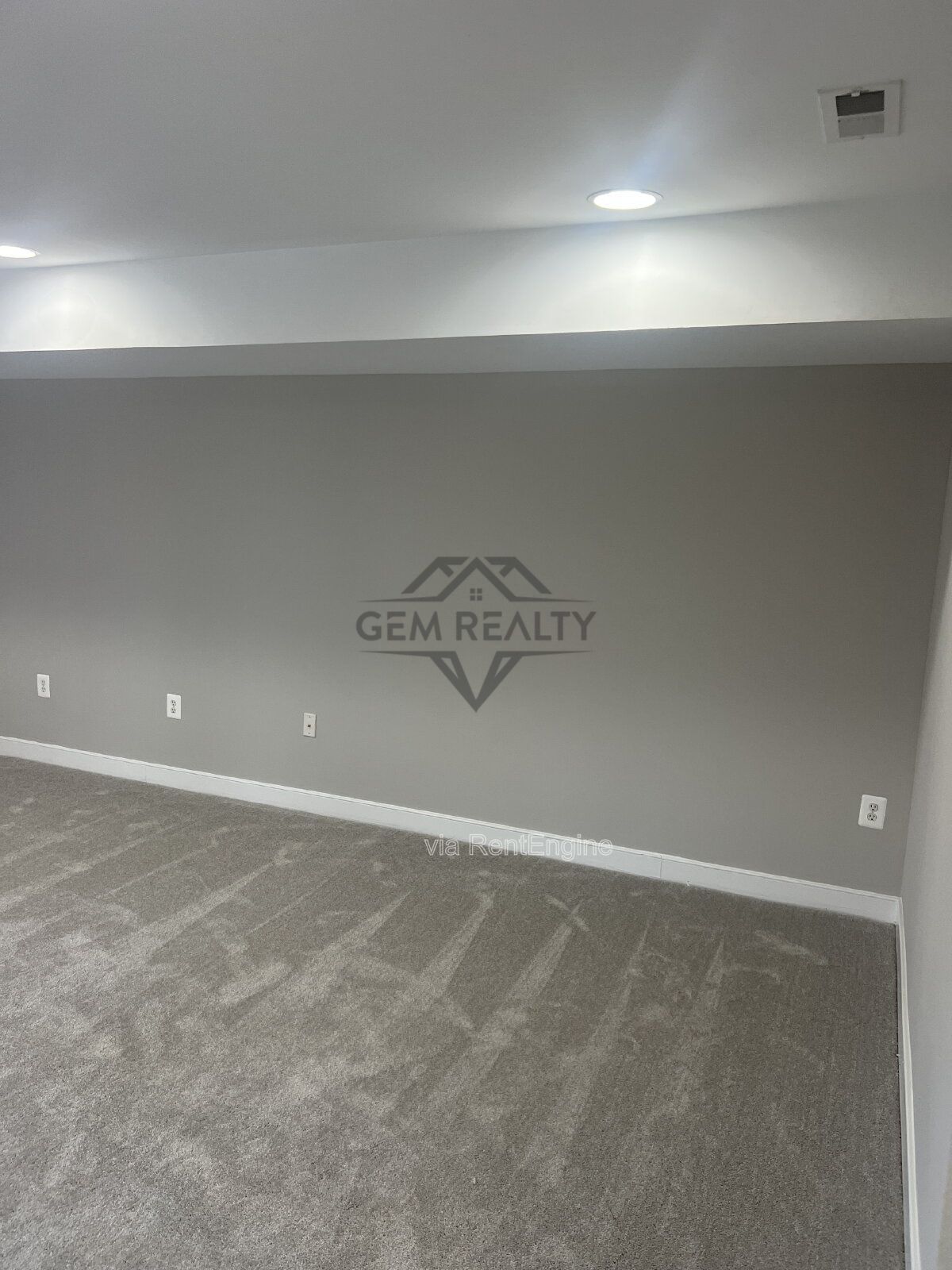 Expansive 4-Bedroom Townhouse on Broker Lane – 2342 Sq Ft of Comfort in Woodbridge! property image