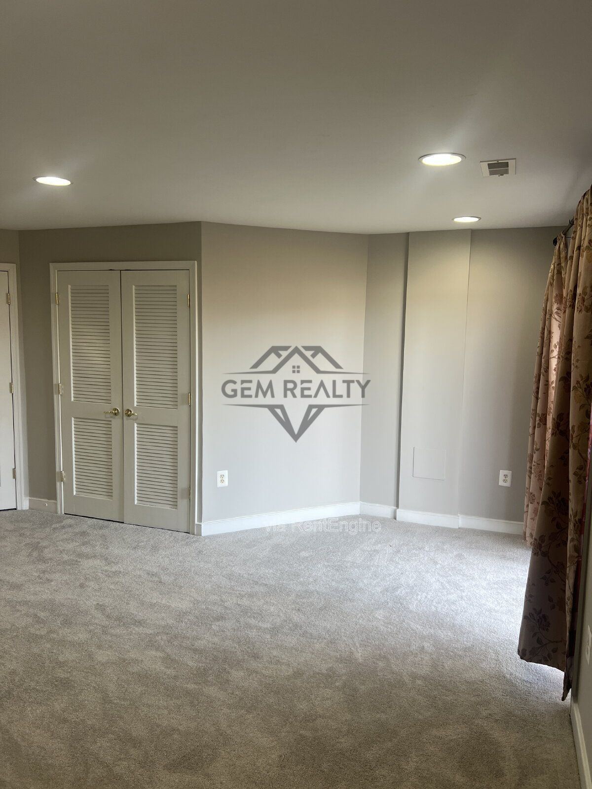 Expansive 4-Bedroom Townhouse on Broker Lane – 2342 Sq Ft of Comfort in Woodbridge! property image