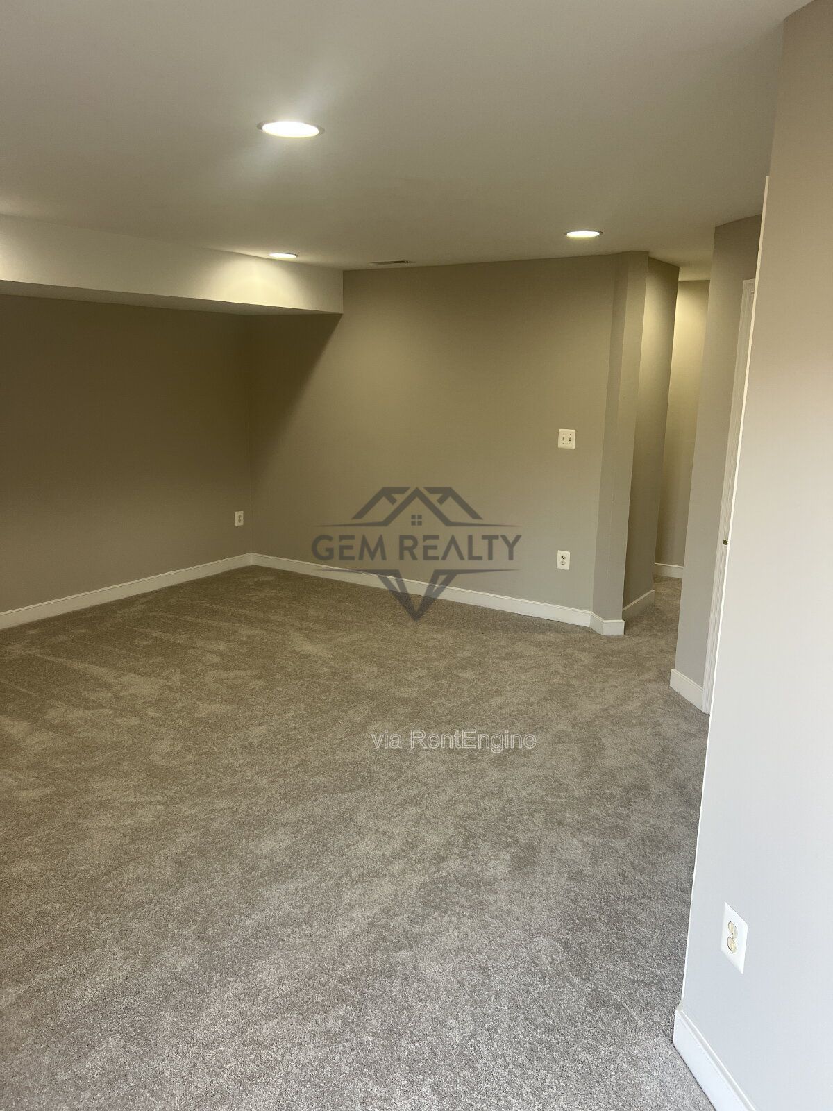 Expansive 4-Bedroom Townhouse on Broker Lane – 2342 Sq Ft of Comfort in Woodbridge! property image