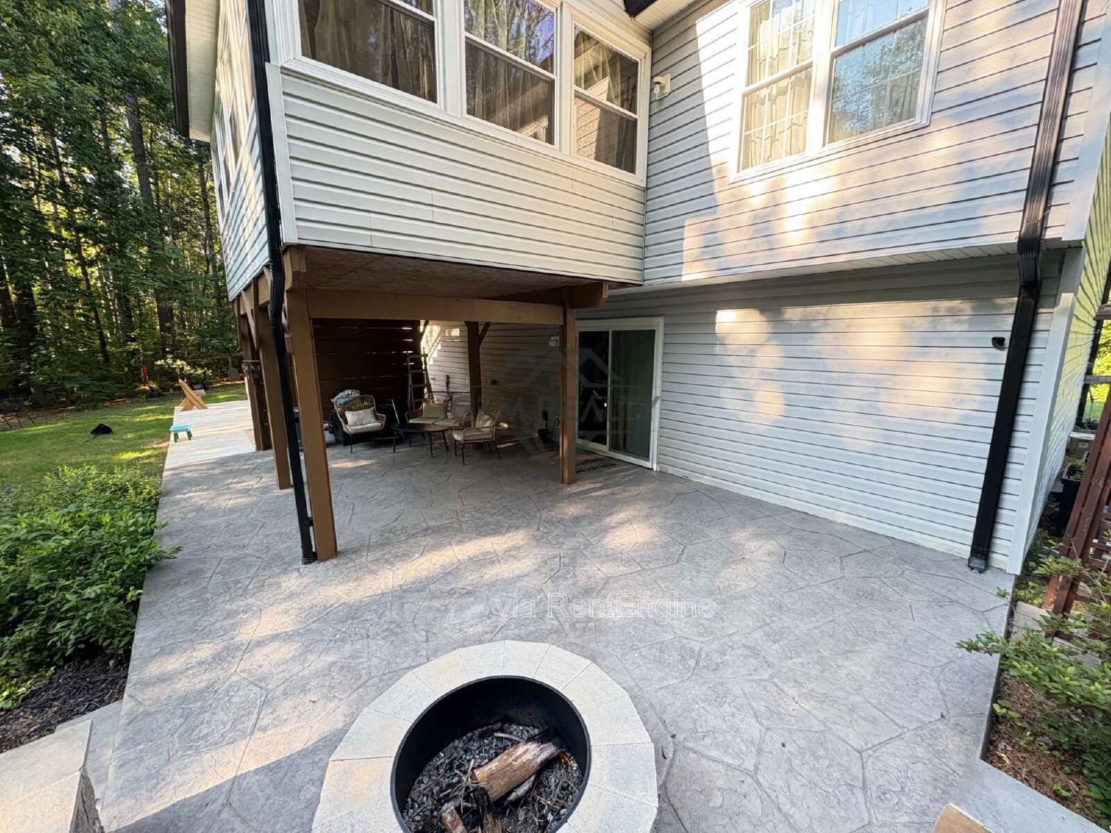 Spacious Multi-Generational Home on 3 Acres | In-Law Suite | No HOA property image