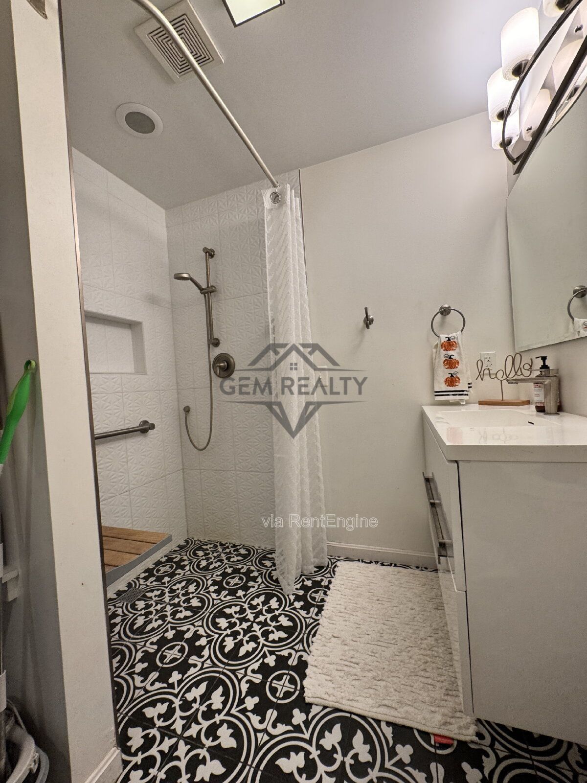 Spacious Multi-Generational Home on 3 Acres | In-Law Suite | No HOA property image