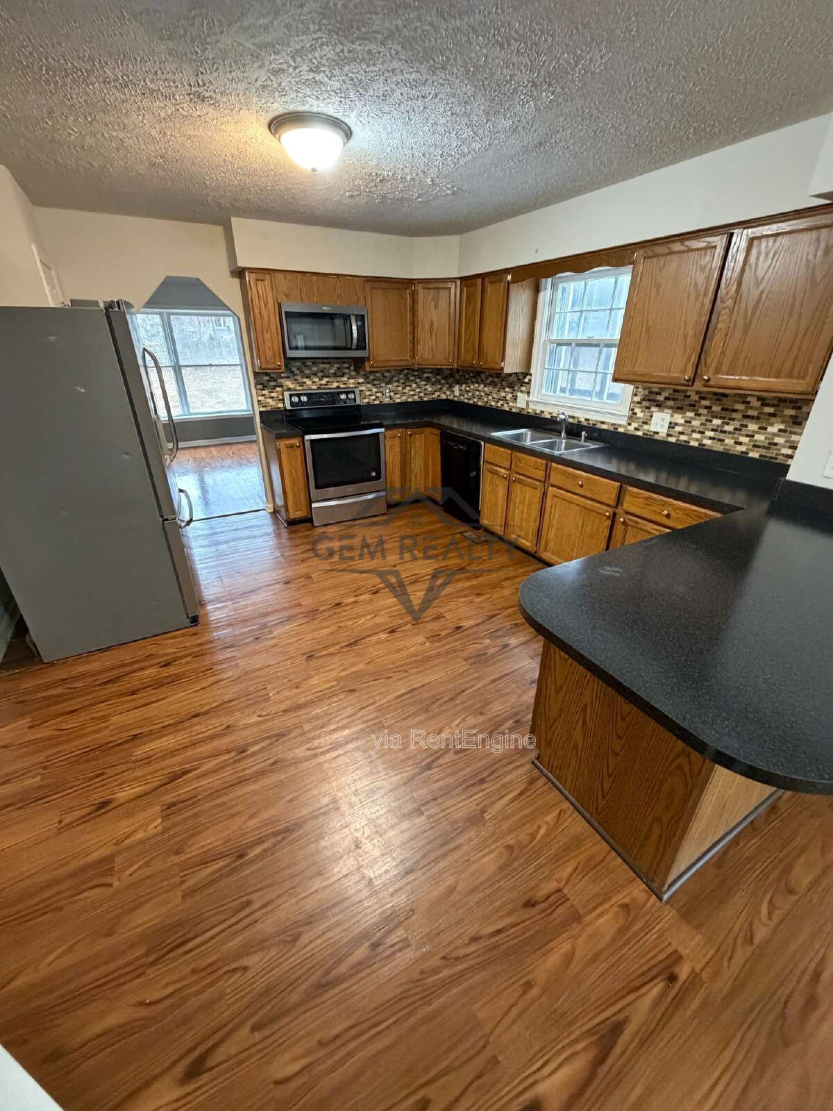 Beautiful 4BR/3.5BA, 3528 sqft private lot in Stafford, this charming single-family home offers space, comfort, and plenty of room to enjoy the outdoors. property image